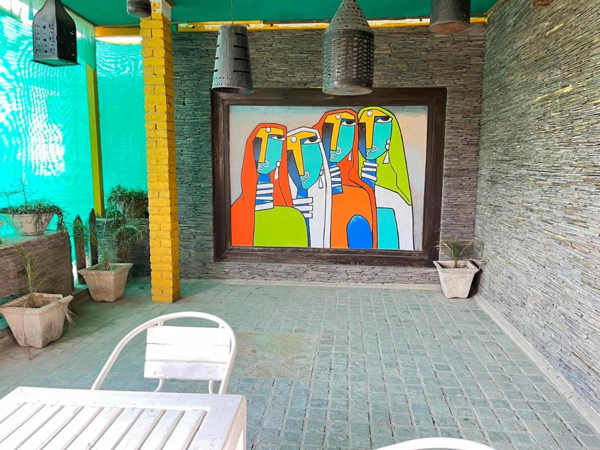 Aakritii Hotels Гургаон Экстерьер фото