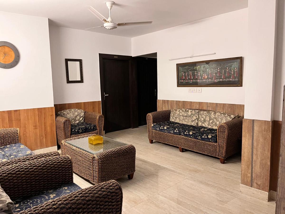 Aakritii Hotels Гургаон Экстерьер фото