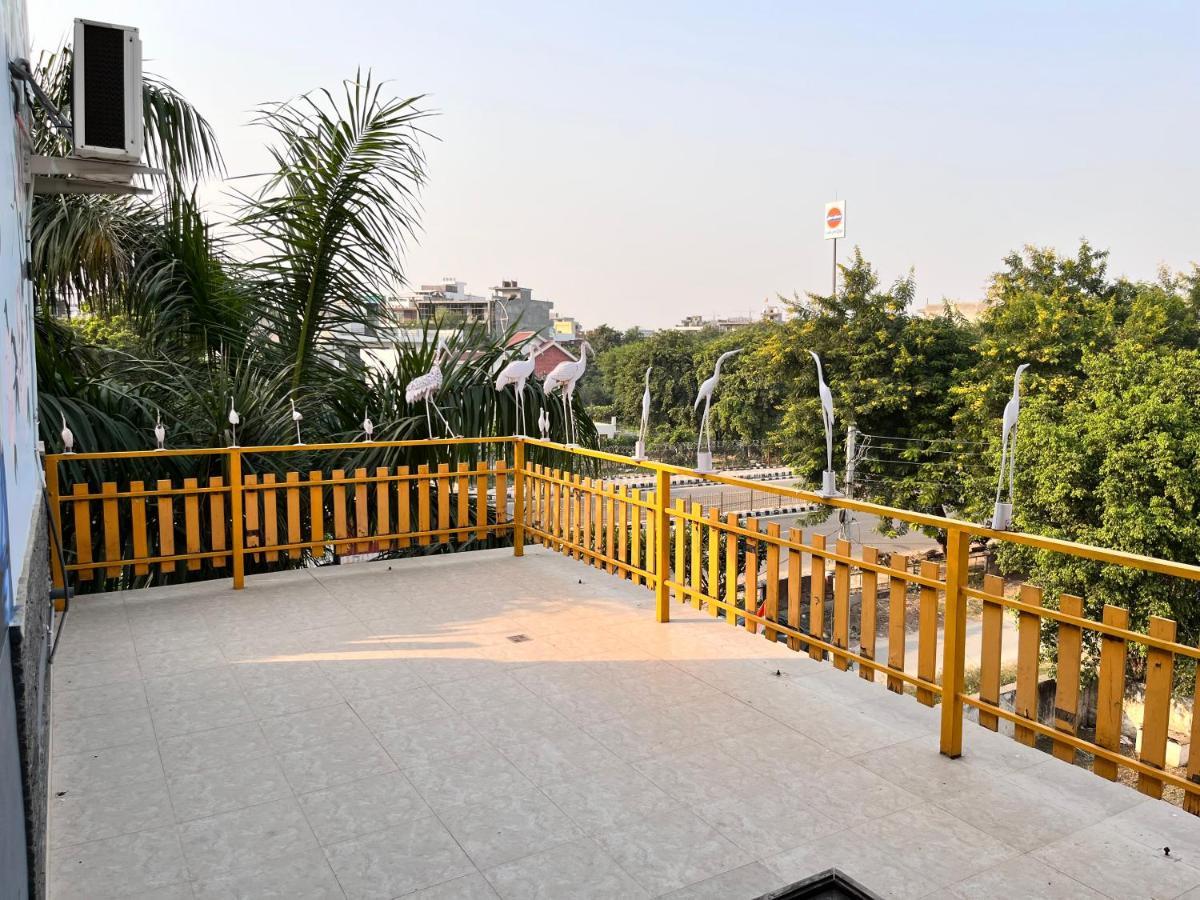 Aakritii Hotels Гургаон Экстерьер фото