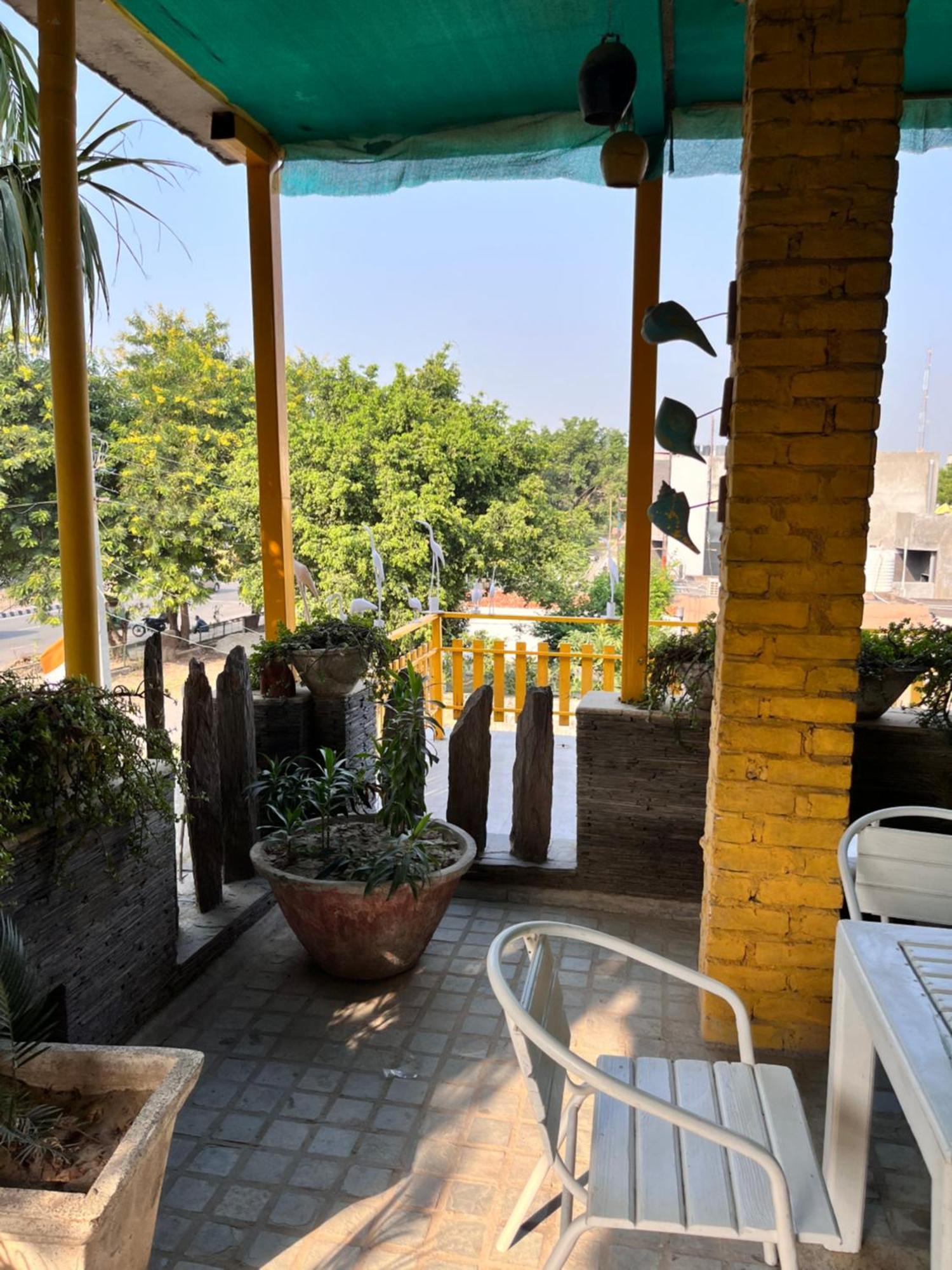 Aakritii Hotels Гургаон Номер фото