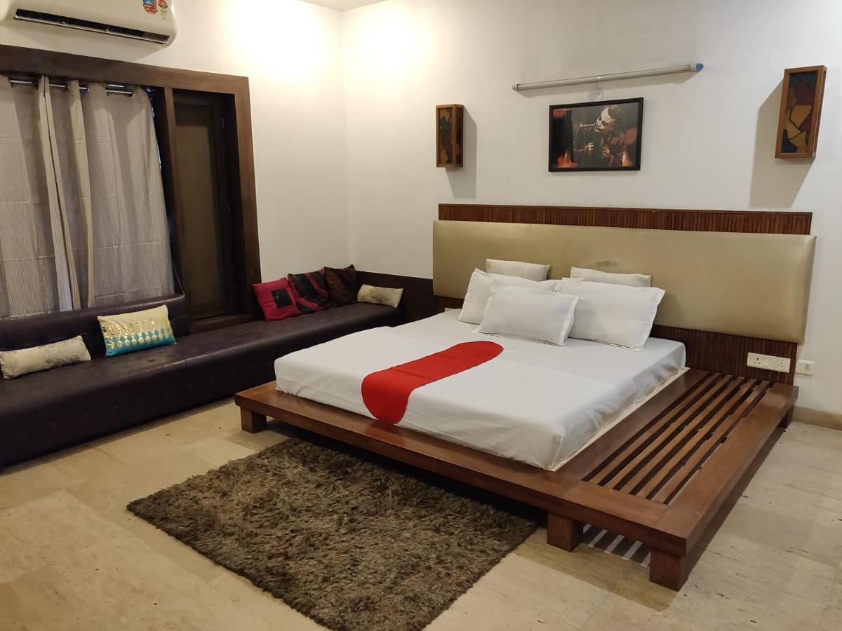 Aakritii Hotels Гургаон Экстерьер фото